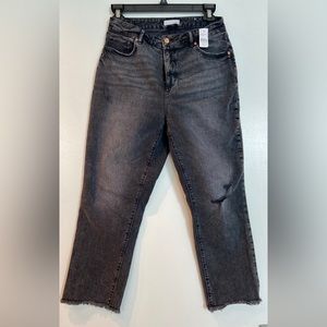 Ripped jeans with tag